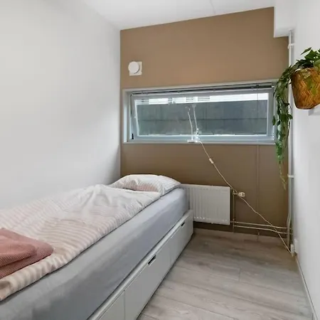 Bright 2br Corner Apt Balcony - 10min Walk To Cs *