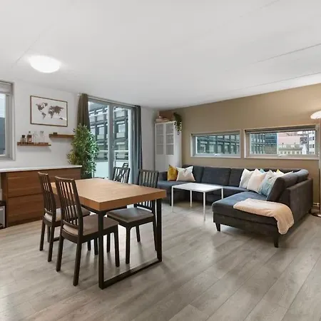 Bright 2br Corner Apt Balcony - 10min Walk To Cs Leilighet *