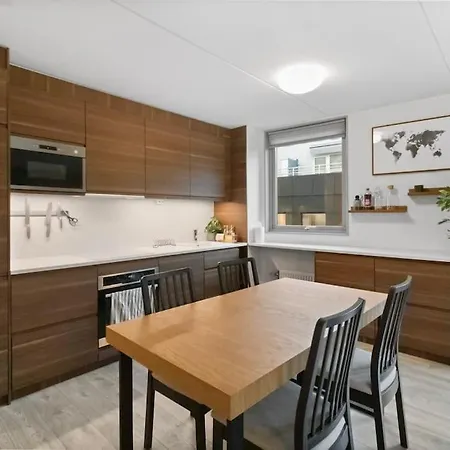 Bright 2br Corner Apt Balcony - 10min Walk To Cs Oslo