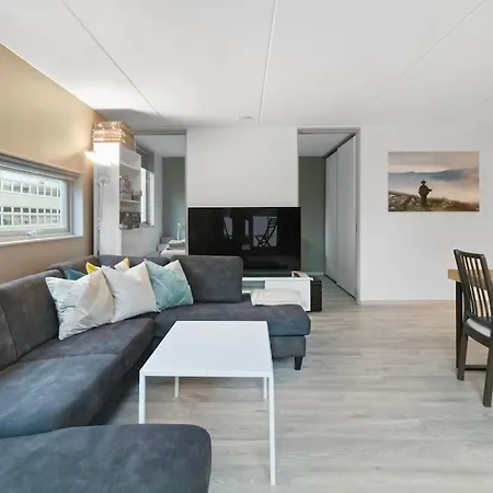 Leilighet Bright 2br Corner Apt Balcony - 10min Walk To Cs
