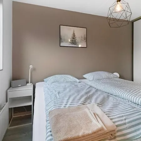 Leilighet Bright 2br Corner Apt Balcony - 10min Walk To Cs *