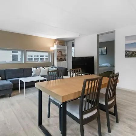 Bright 2br Corner Apt Balcony - 10min Walk To Cs *