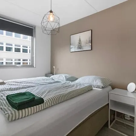 Bright 2br Corner Apt Balcony - 10min Walk To Cs Leilighet *