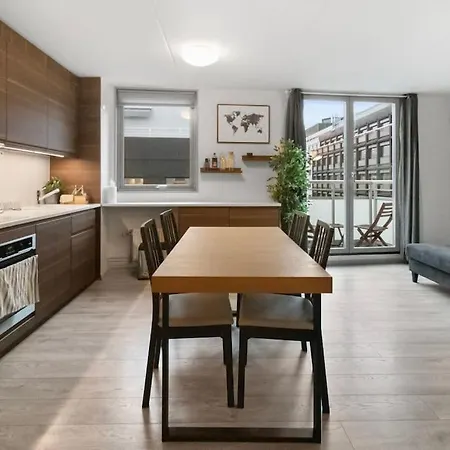 Leilighet Bright 2br Corner Apt Balcony - 10min Walk To Cs *